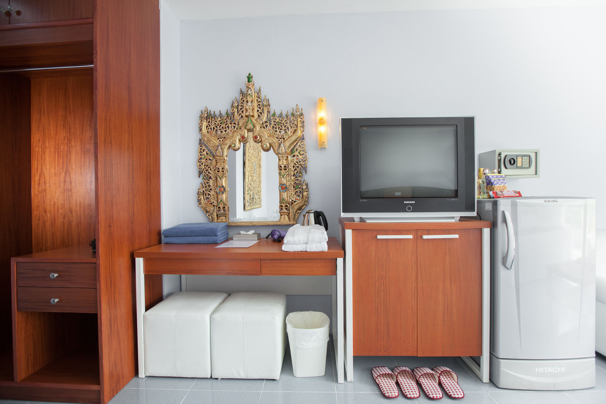 Chalong Beach Hotel Phuket Rawai Exterior foto